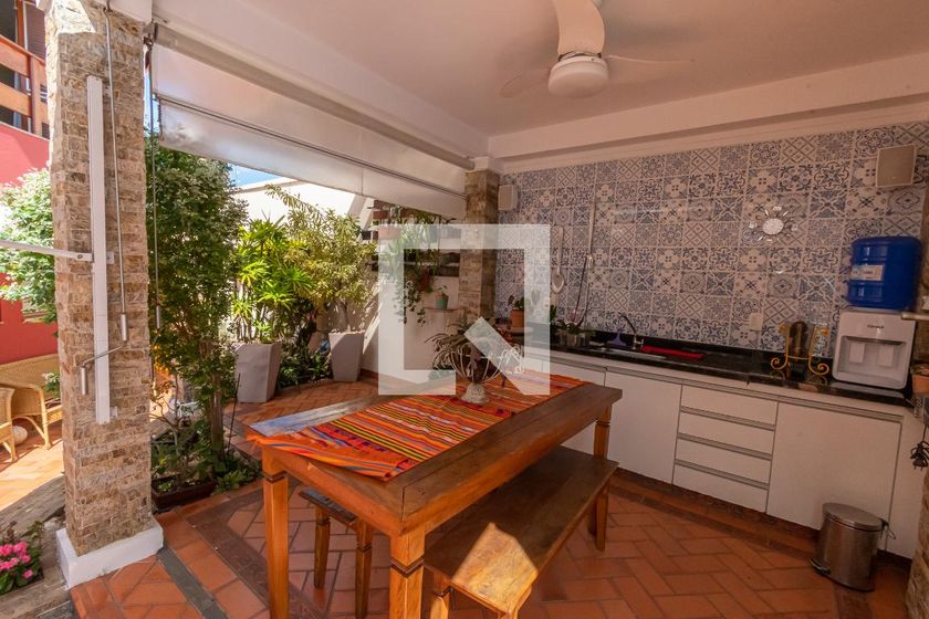 Casa à Venda - Nova Campinas, 4 Quartos,  300 m2 em , Campinas - sp | SoloBR