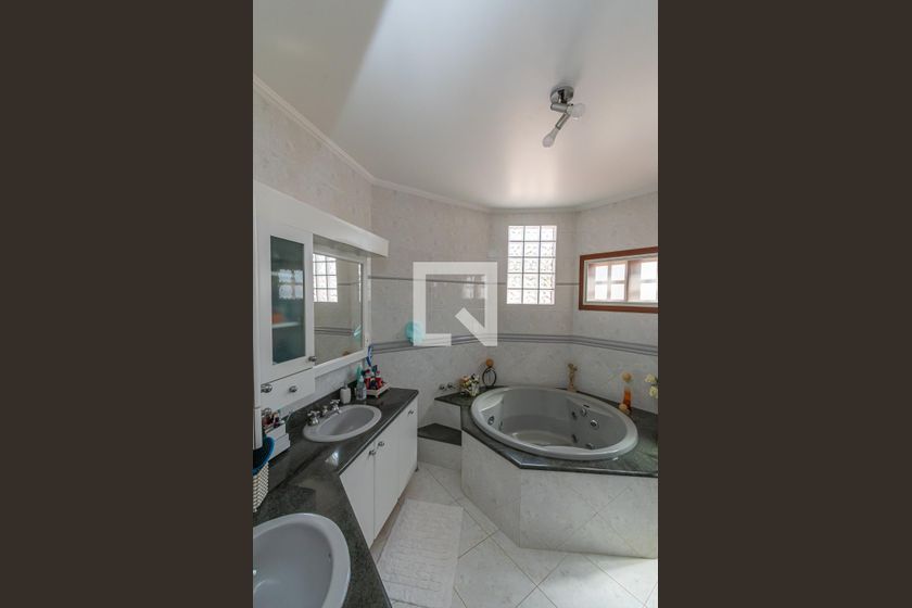 Casa à Venda - Nova Campinas, 4 Quartos,  300 m2 em , Campinas - sp | SoloBR