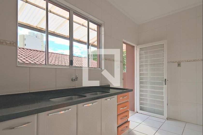 Casa à Venda - Bosque, 6 Quartos,  260 m2 em , Campinas - sp | SoloBR
