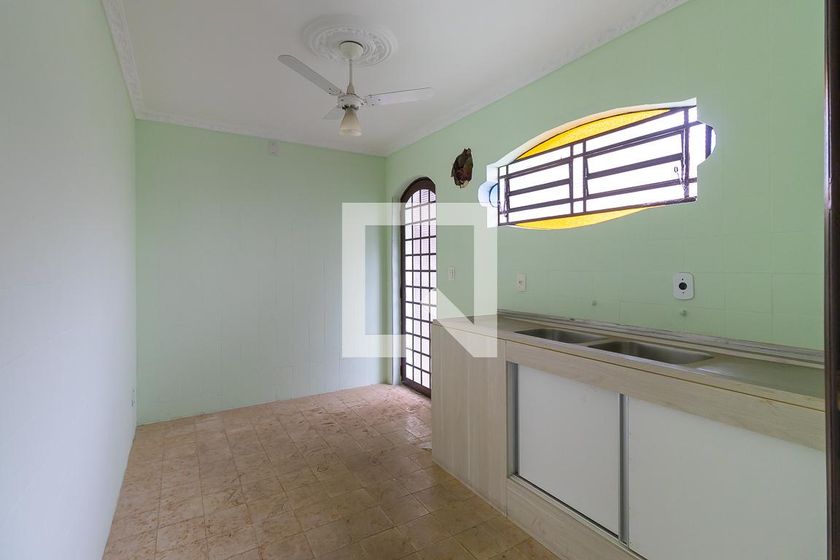 Casa à Venda - Barão Geraldo - Centro, 4 Quartos,  250 m2 em , Campinas - sp | SoloBR