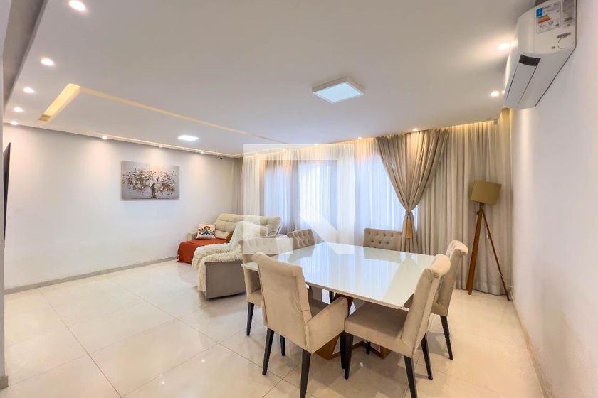 Casa, 4 quartos, 240 m² - Foto 1