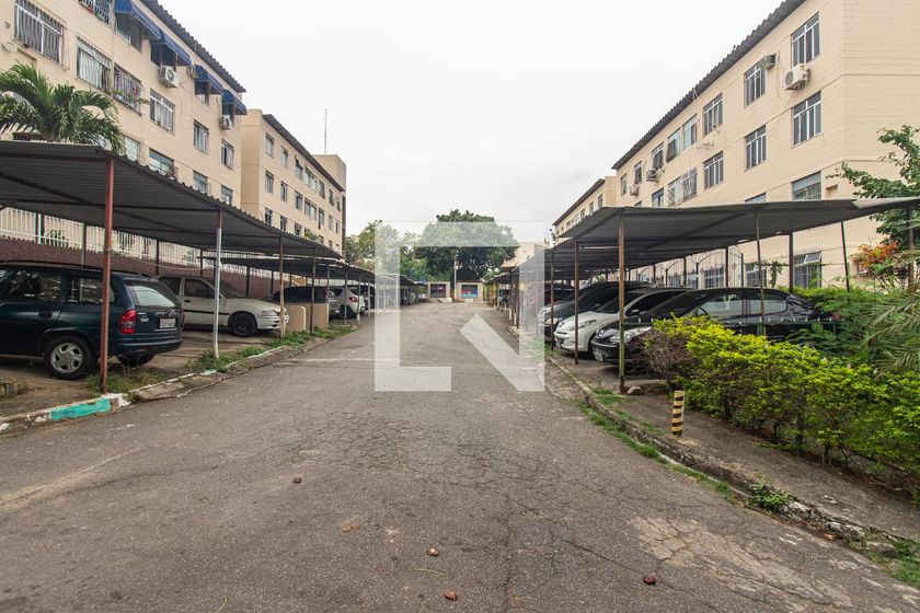 Condomínio em Rua Almerinda de Castro, 120, Campo Grande Rio de