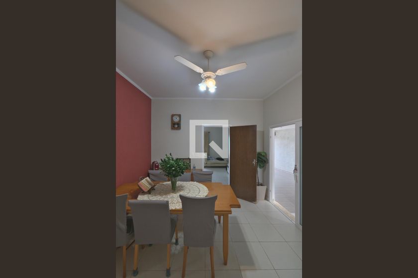 Casa à Venda - Taquaral, 4 Quartos,  220 m2 em , Campinas - sp | SoloBR