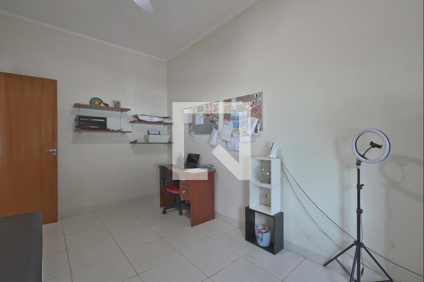 Casa à Venda - Taquaral, 4 Quartos,  220 m2 em , Campinas - sp | SoloBR