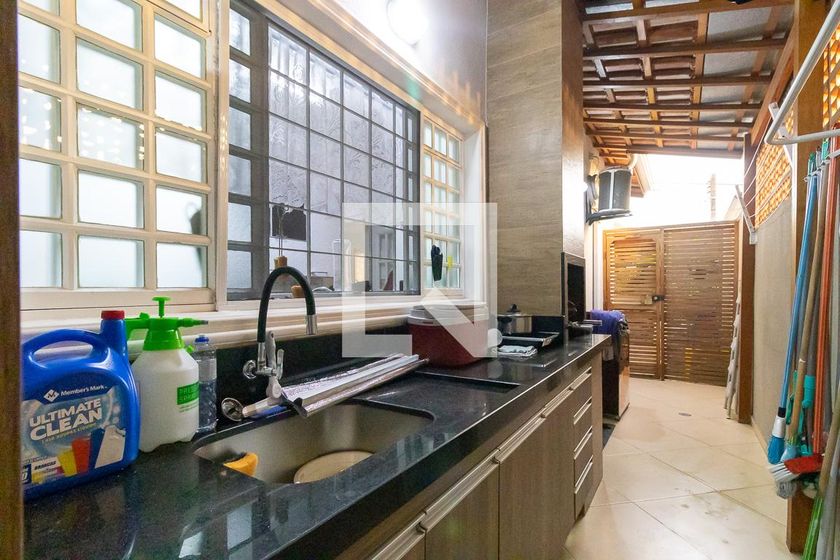 Casa à Venda - Jardim Planalto, 2 Quartos,  180 m2 em , Campinas - sp | SoloBR