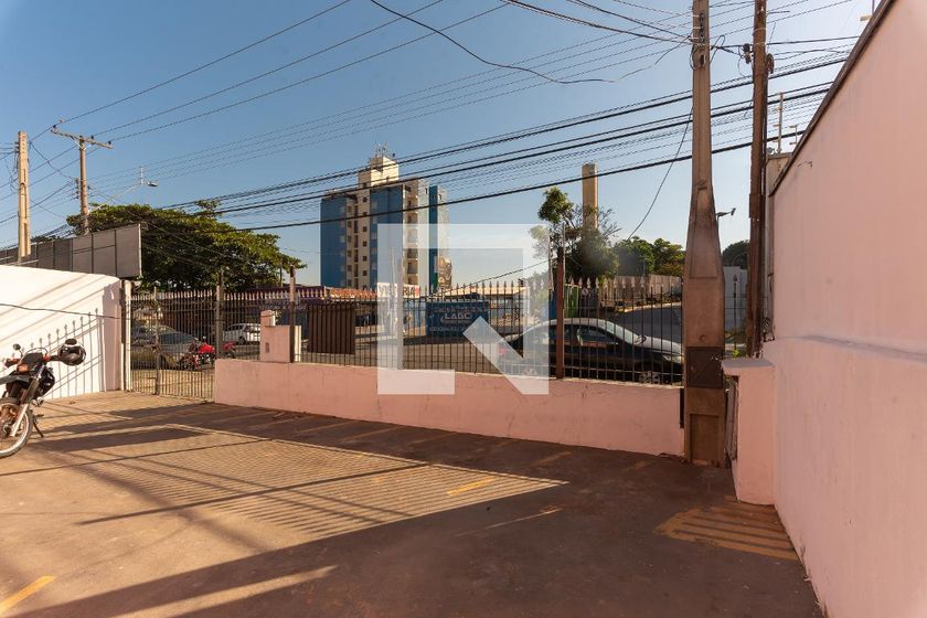 Casa à Venda - Jardim do Lago, 2 Quartos,  358 m2 em , Campinas - sp | SoloBR