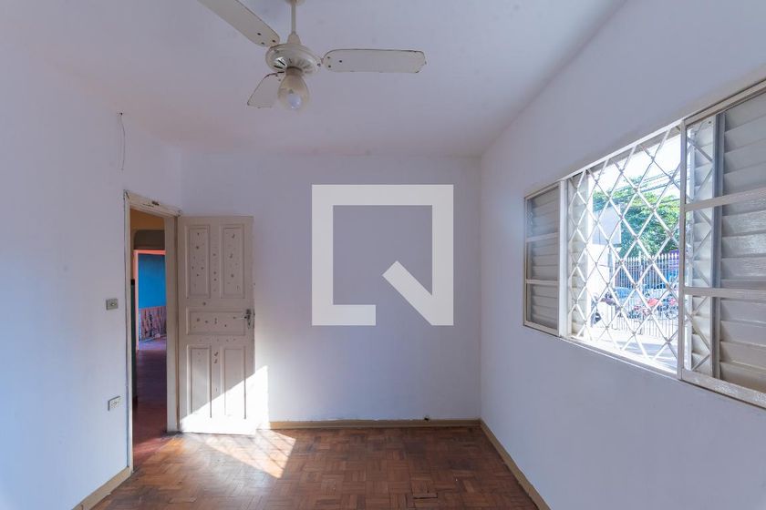 Casa à Venda - Jardim do Lago, 2 Quartos,  358 m2 em , Campinas - sp | SoloBR