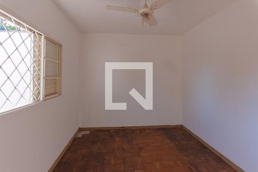 Casa à Venda - Jardim do Lago, 2 Quartos,  358 m2 em , Campinas - sp | SoloBR