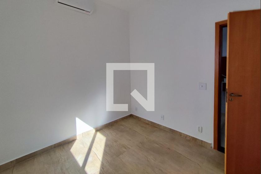 Casa à Venda - Swiss Park, 4 Quartos,  282 m2 em , Campinas - sp | SoloBR