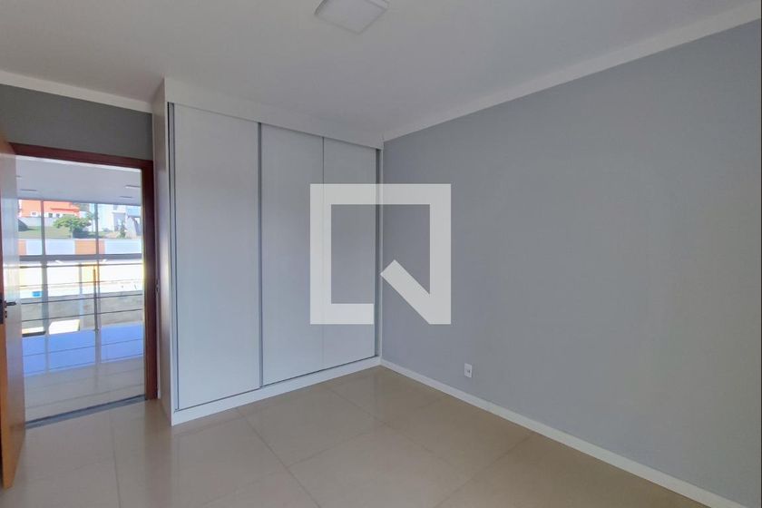 Casa à Venda - Swiss Park, 4 Quartos,  282 m2 em , Campinas - sp | SoloBR