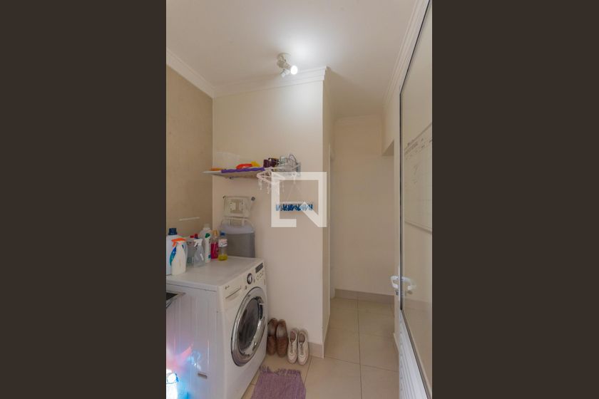Casa à Venda - Swiss Park, 3 Quartos,  255 m2 em , Campinas - sp | SoloBR