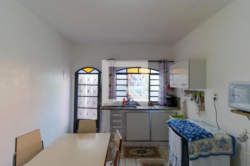Casa à Venda - Jardim Flamboyant, 4 Quartos,  319 m2 em , Campinas - sp | SoloBR