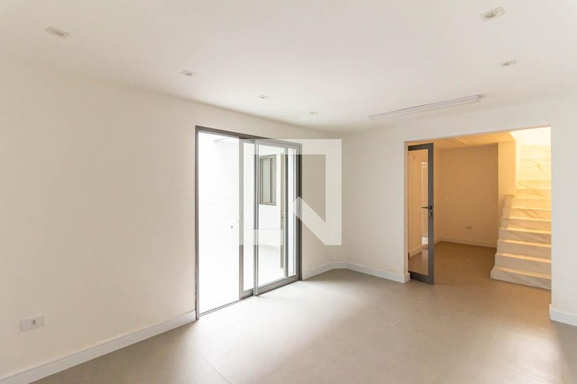 Casa, 3 quartos, 241 m² - Foto 1