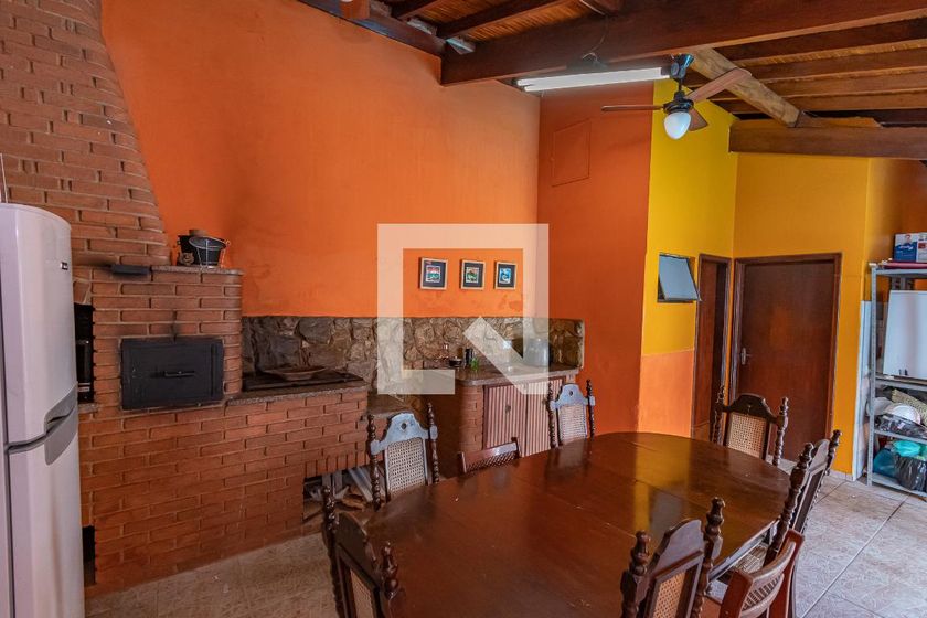 Casa à Venda - Mansões Santo Antônio, 4 Quartos,  220 m2 em , Campinas - sp | SoloBR