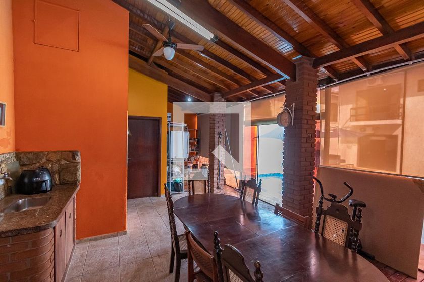 Casa à Venda - Mansões Santo Antônio, 4 Quartos,  220 m2 em , Campinas - sp | SoloBR