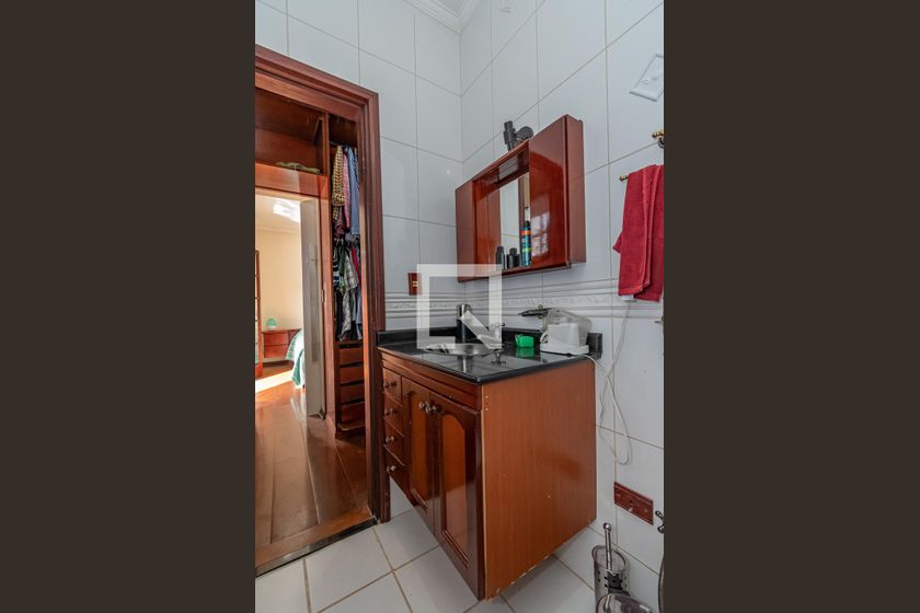 Casa à Venda - Mansões Santo Antônio, 4 Quartos,  220 m2 em , Campinas - sp | SoloBR