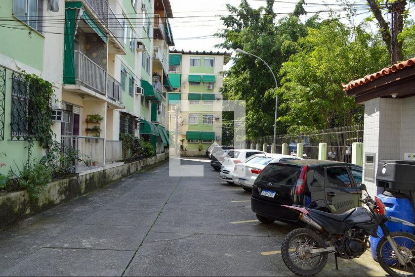 Condomínio em Rua Carlos Palut, 27, Taquara Rio de Janeiro Alugue
