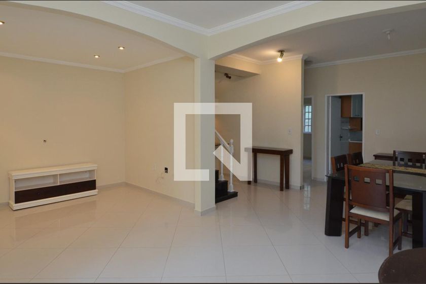 Casa, 6 quartos, 160 m² - Foto 2