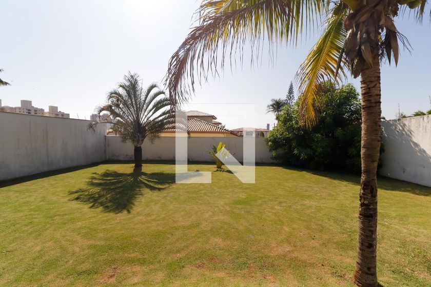 Casa à Venda - Mansões Santo Antônio, 3 Quartos,  380 m2 em , Campinas - sp | SoloBR