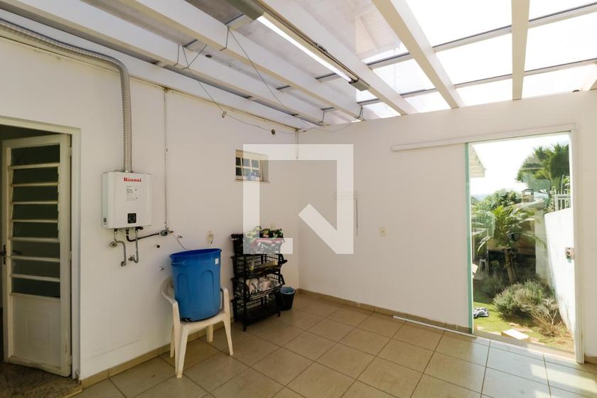 Casa à Venda - Mansões Santo Antônio, 3 Quartos,  380 m2 em , Campinas - sp | SoloBR