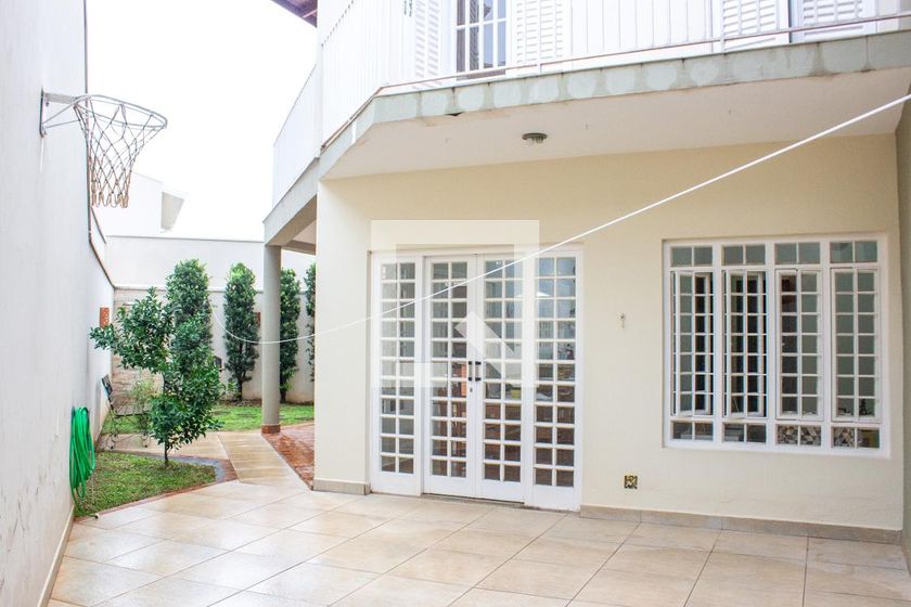 Casa à Venda - Mansões Santo Antônio, 4 Quartos,  243 m2 em , Campinas - sp | SoloBR