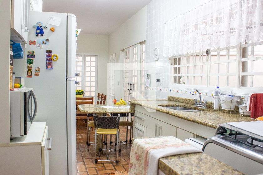 Casa à Venda - Mansões Santo Antônio, 4 Quartos,  243 m2 em , Campinas - sp | SoloBR