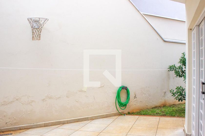Casa à Venda - Mansões Santo Antônio, 4 Quartos,  243 m2 em , Campinas - sp | SoloBR