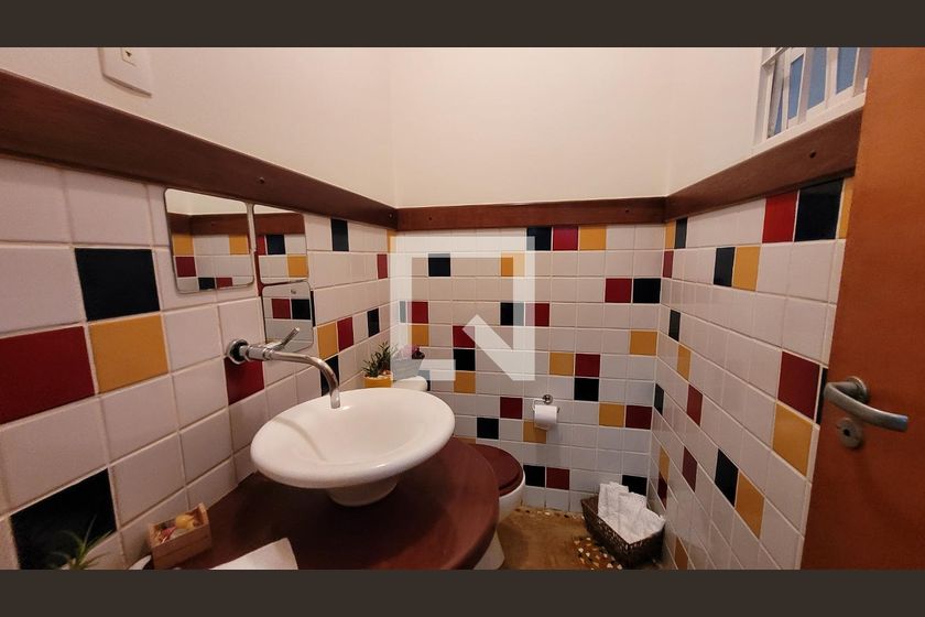 Casa à Venda - Mansões Santo Antônio, 4 Quartos,  243 m2 em , Campinas - sp | SoloBR