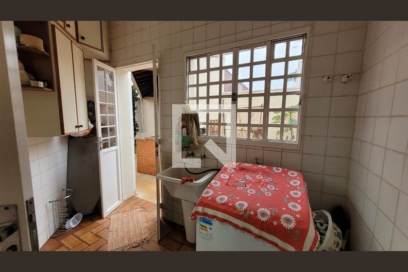 Casa à Venda - Mansões Santo Antônio, 4 Quartos,  243 m2 em , Campinas - sp | SoloBR