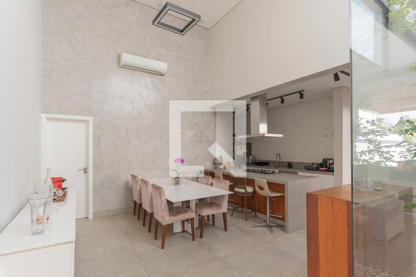 Casa à Venda - Swiss Park, 3 Quartos,  194 m2 em , Campinas - sp | SoloBR