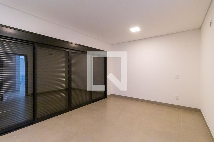 Casa à Venda - Swiss Park, 4 Quartos,  383 m2 em , Campinas - sp | SoloBR