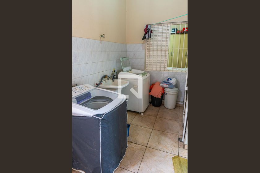 Casa à Venda - Jardim do Lago, 4 Quartos,  232 m2 em , Campinas - sp | SoloBR