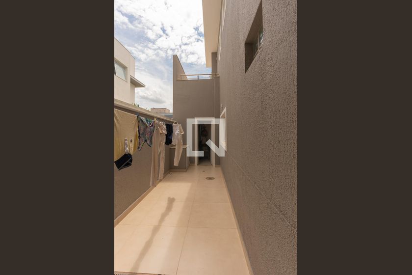Casa à Venda - Swiss Park, 3 Quartos,  296 m2 em , Campinas - sp | SoloBR