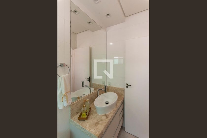 Casa à Venda - Swiss Park, 3 Quartos,  296 m2 em , Campinas - sp | SoloBR