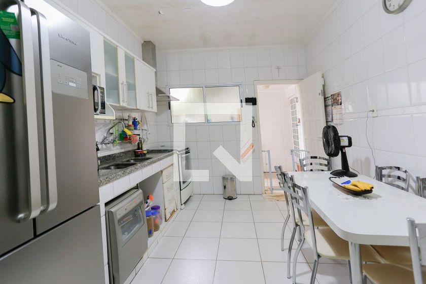 Casa, 3 quartos, 264 m² - Foto 52
