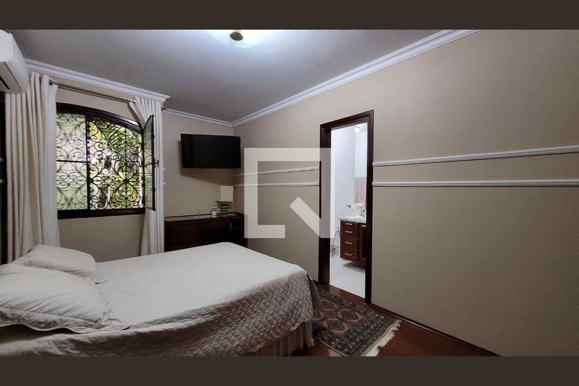 Casa à Venda - Jardim Santana, 5 Quartos,  2234 m2 em , Campinas - sp | SoloBR