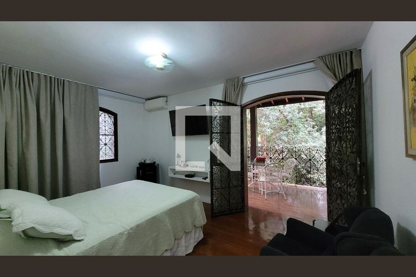 Casa à Venda - Jardim Santana, 5 Quartos,  2234 m2 em , Campinas - sp | SoloBR