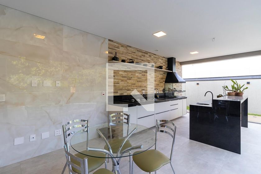 Casa à Venda - Swiss Park, 3 Quartos,  304 m2 em , Campinas - sp | SoloBR