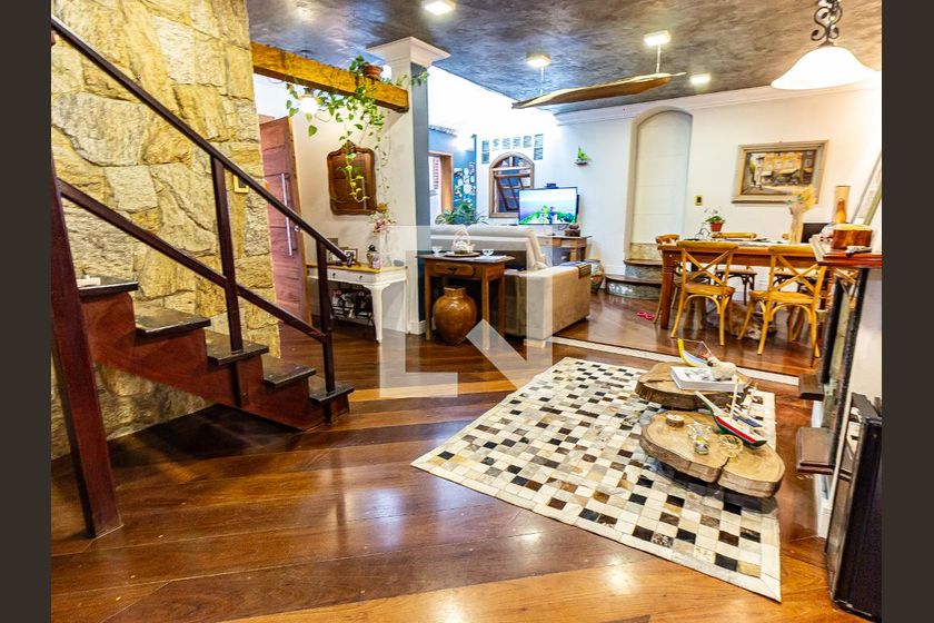 Casa, 3 quartos, 228 m² - Foto 1
