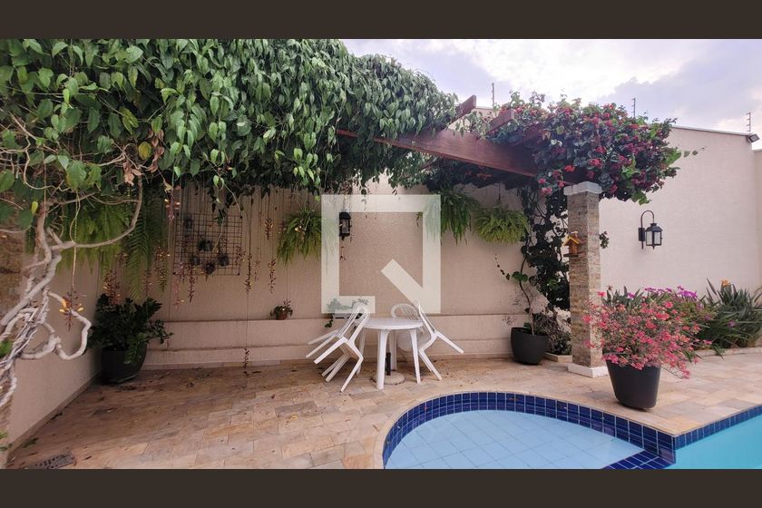 Casa à Venda - Nova Campinas, 4 Quartos,  300 m2 em , Campinas - sp | SoloBR