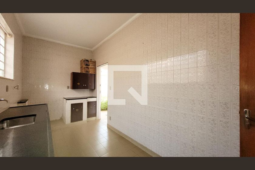 Casa à Venda - Bosque, 3 Quartos,  300 m2 em , Campinas - sp | SoloBR