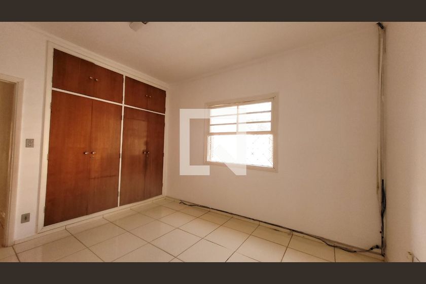 Casa à Venda - Bosque, 3 Quartos,  300 m2 em , Campinas - sp | SoloBR