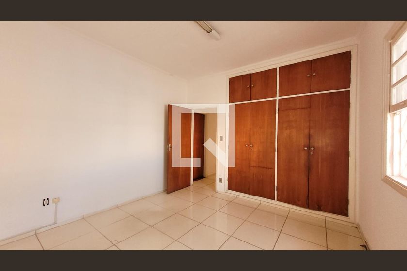 Casa à Venda - Bosque, 3 Quartos,  300 m2 em , Campinas - sp | SoloBR