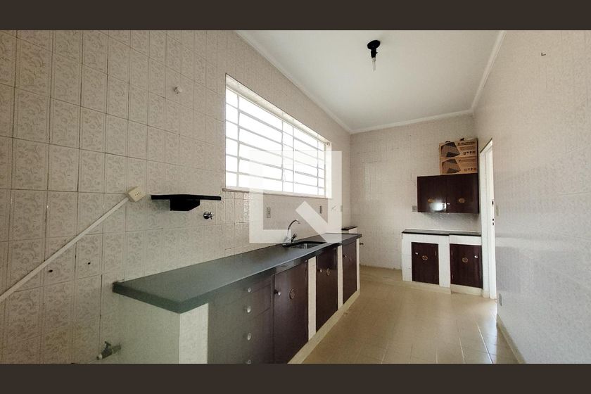 Casa à Venda - Bosque, 3 Quartos,  300 m2 em , Campinas - sp | SoloBR