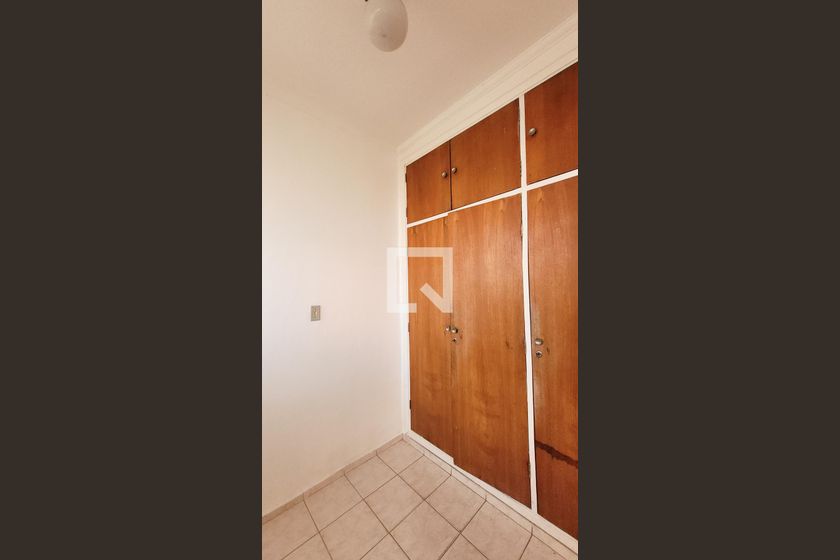 Casa à Venda - Bosque, 3 Quartos,  300 m2 em , Campinas - sp | SoloBR