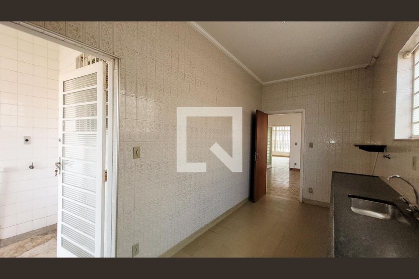Casa à Venda - Bosque, 3 Quartos,  300 m2 em , Campinas - sp | SoloBR