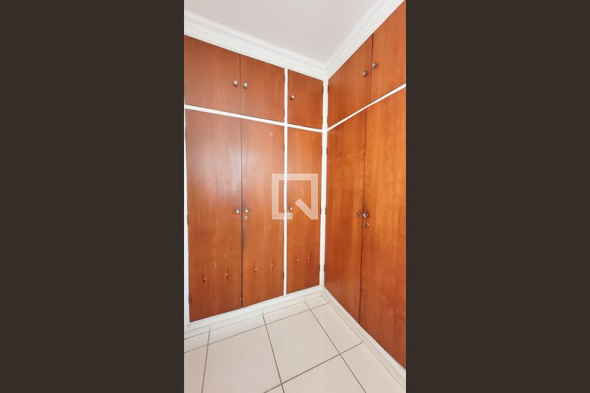 Casa à Venda - Bosque, 3 Quartos,  300 m2 em , Campinas - sp | SoloBR