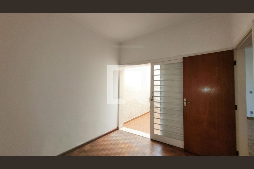 Casa à Venda - Bosque, 3 Quartos,  300 m2 em , Campinas - sp | SoloBR