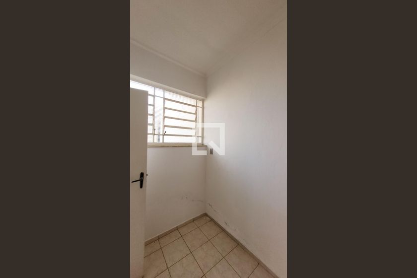 Casa à Venda - Bosque, 3 Quartos,  300 m2 em , Campinas - sp | SoloBR
