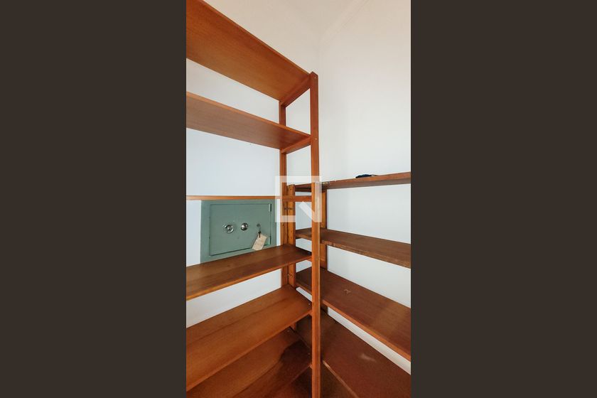 Casa à Venda - Bosque, 3 Quartos,  300 m2 em , Campinas - sp | SoloBR